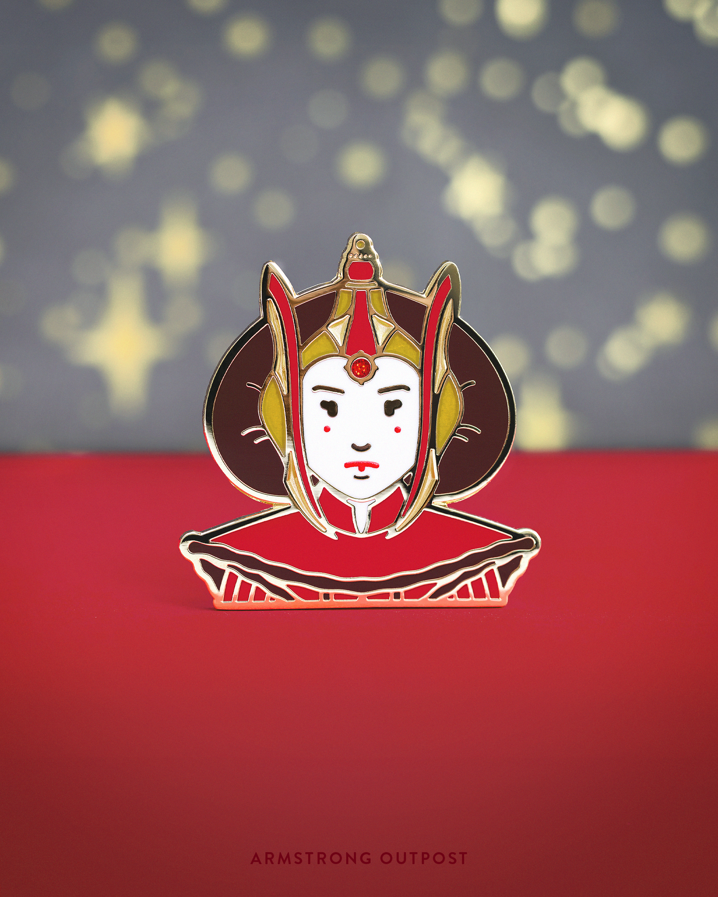 The Queen ✧ Minimalist Pin