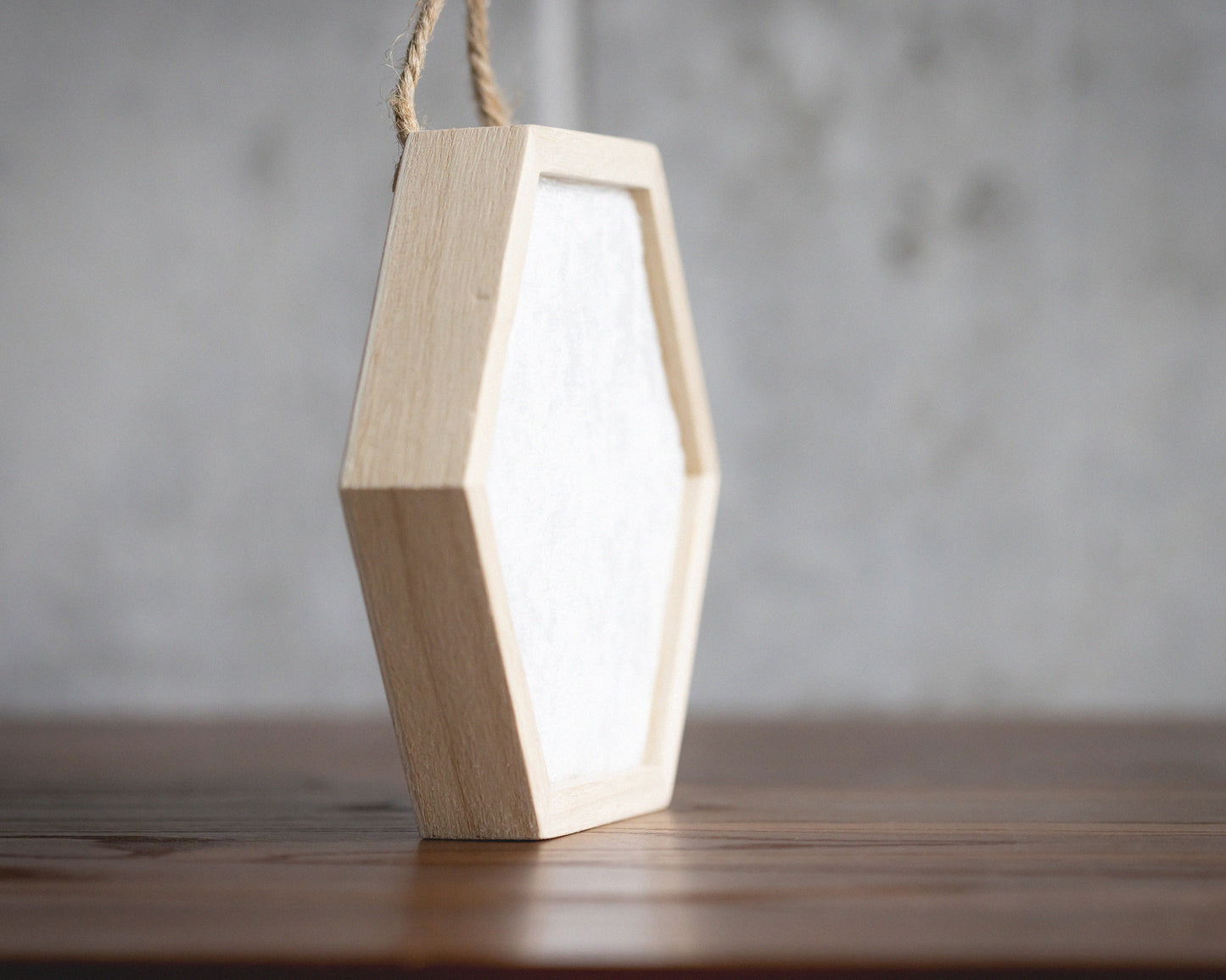Small Lightweight Pin Displays in Soft White