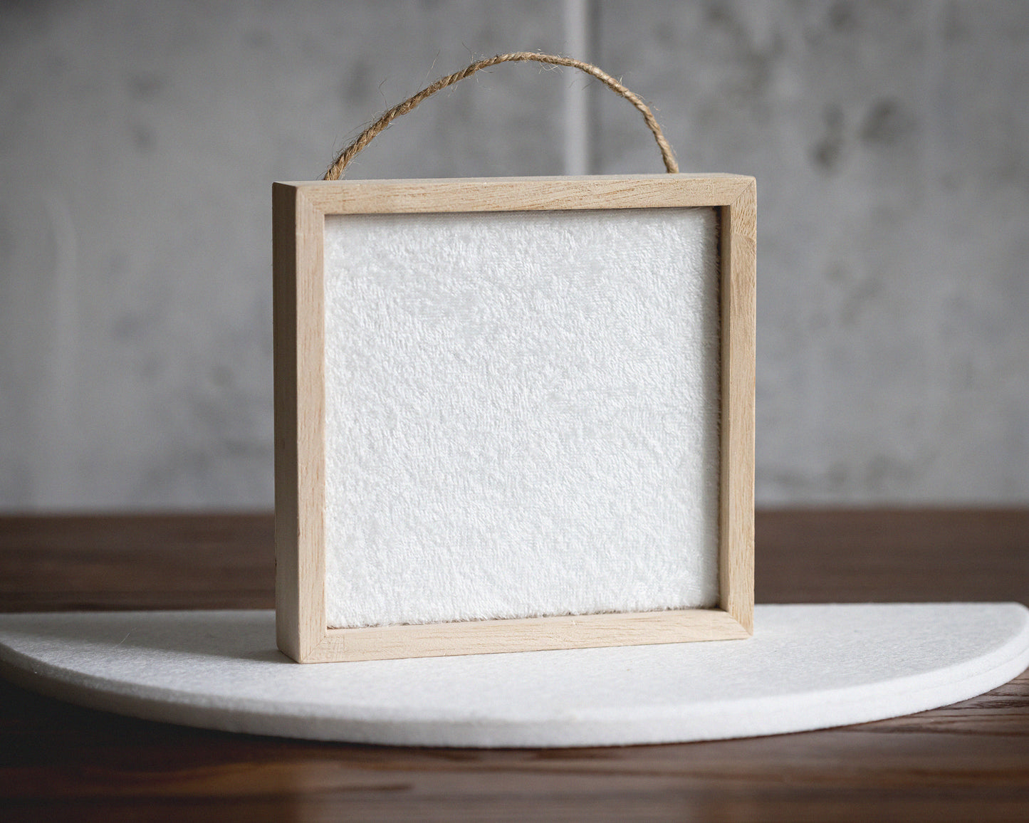 Small Lightweight Pin Displays in Soft White