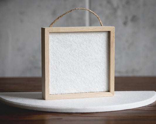 Small Lightweight Pin Displays in Soft White